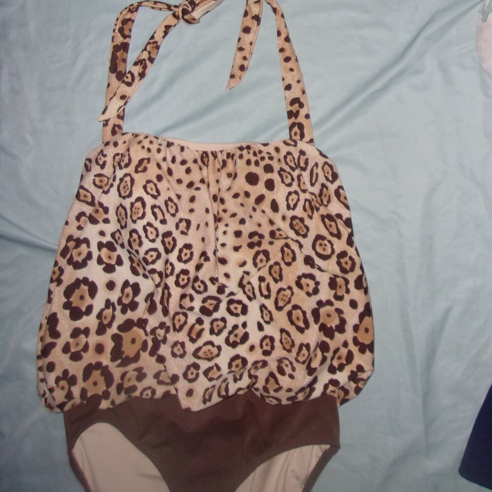 size 8 womens one piece tan brown leopard print swim suit medium